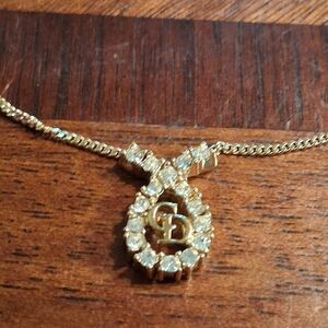 Elegant Gold Pendant Necklace